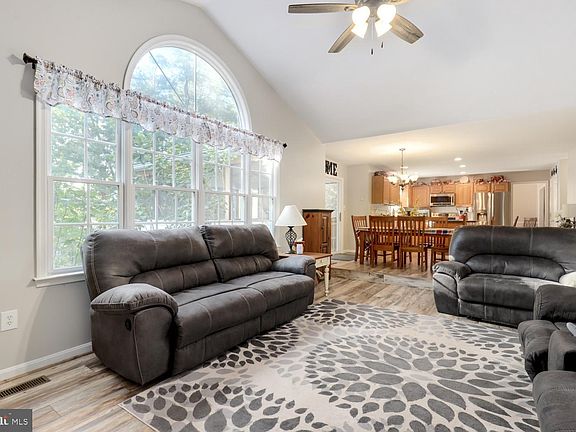 5th image of 6404 Cranston Ln