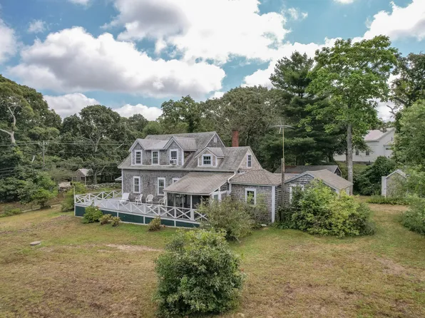323 Lamberts Cove Rd, Vineyard Haven, MA 02568