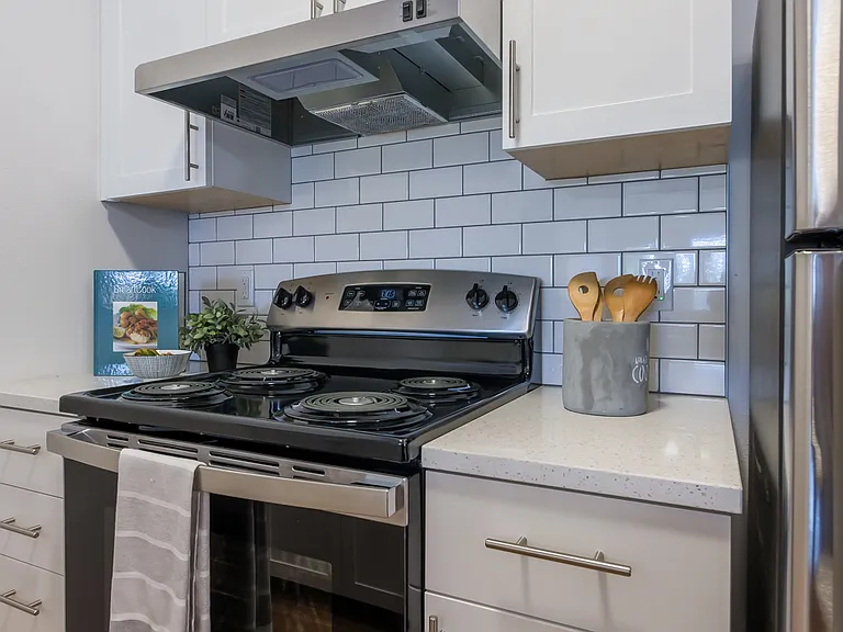 7550 N Lombard St — Photo 54