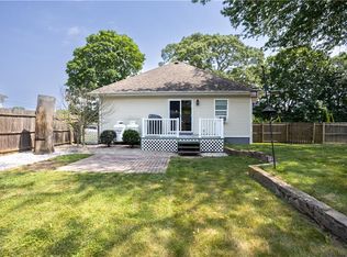 73 Fessenden St, Warwick, RI 02886