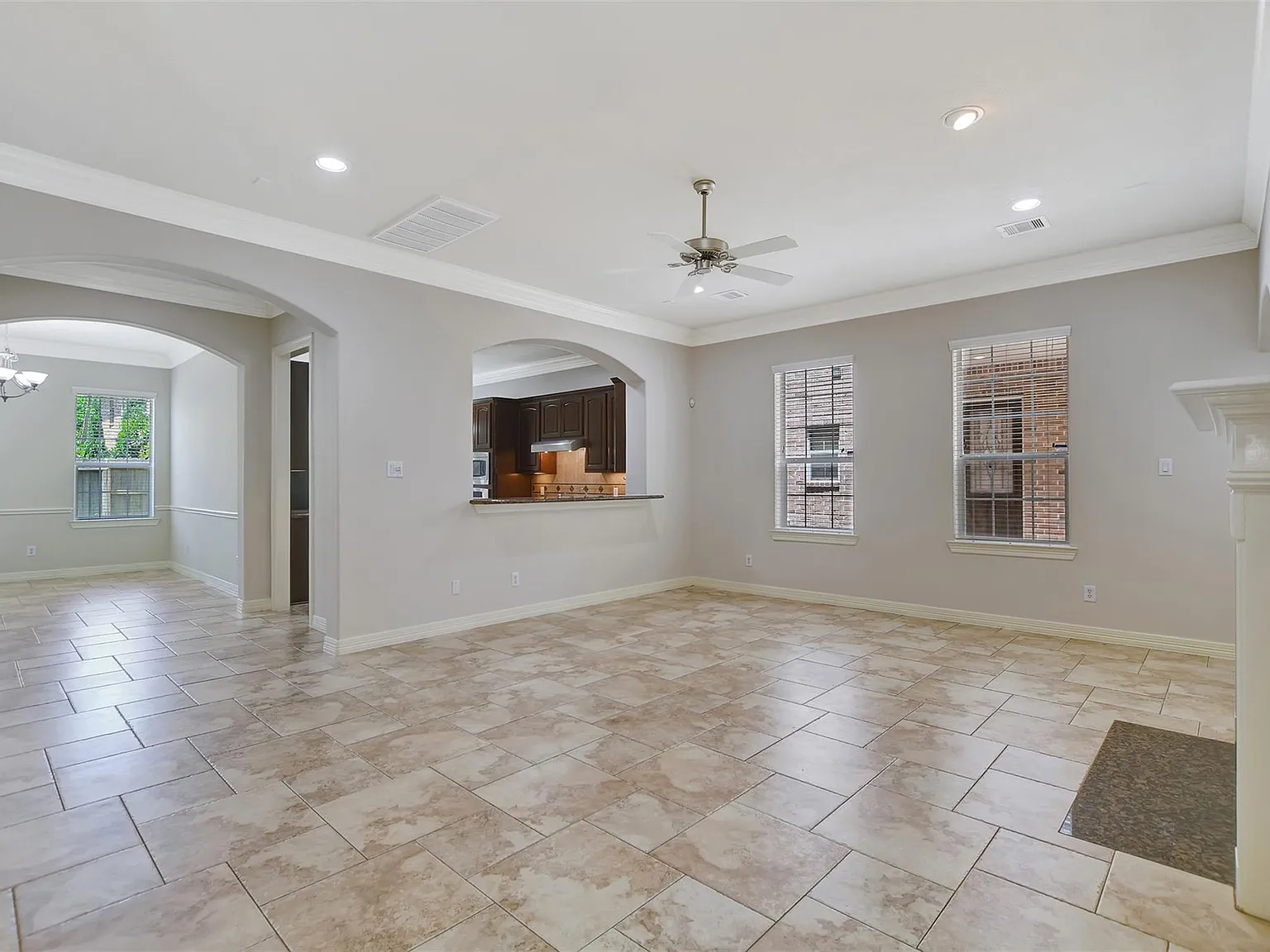 3 bed, 2.5 bath, 2698 sqft, $2,650 — Photo 4