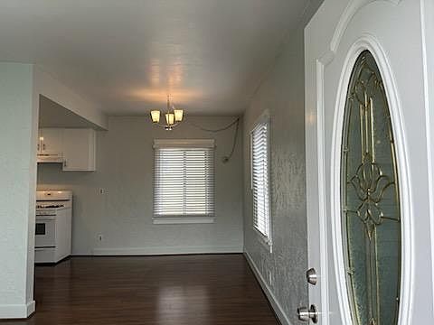 5th image of 1527 E 1st St