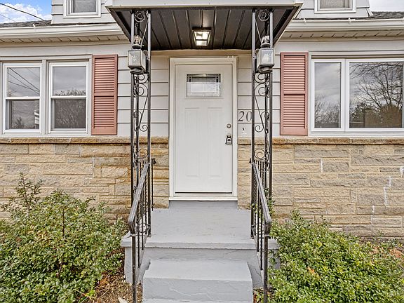 3rd image of 20 Lake Ave