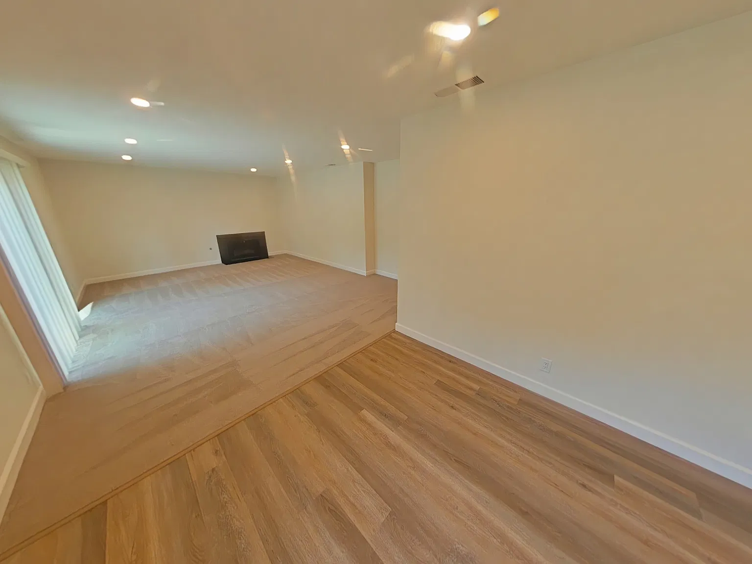 3 bed, 1400 sqft, $5,795 — Photo 1