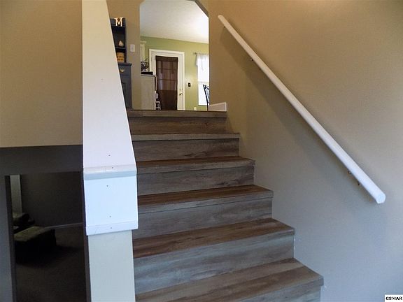 4th image of 502 Academy Dr