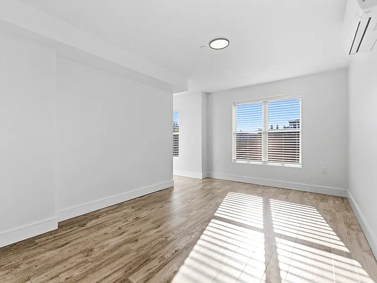 255 Maverick St #403 — Photo 13