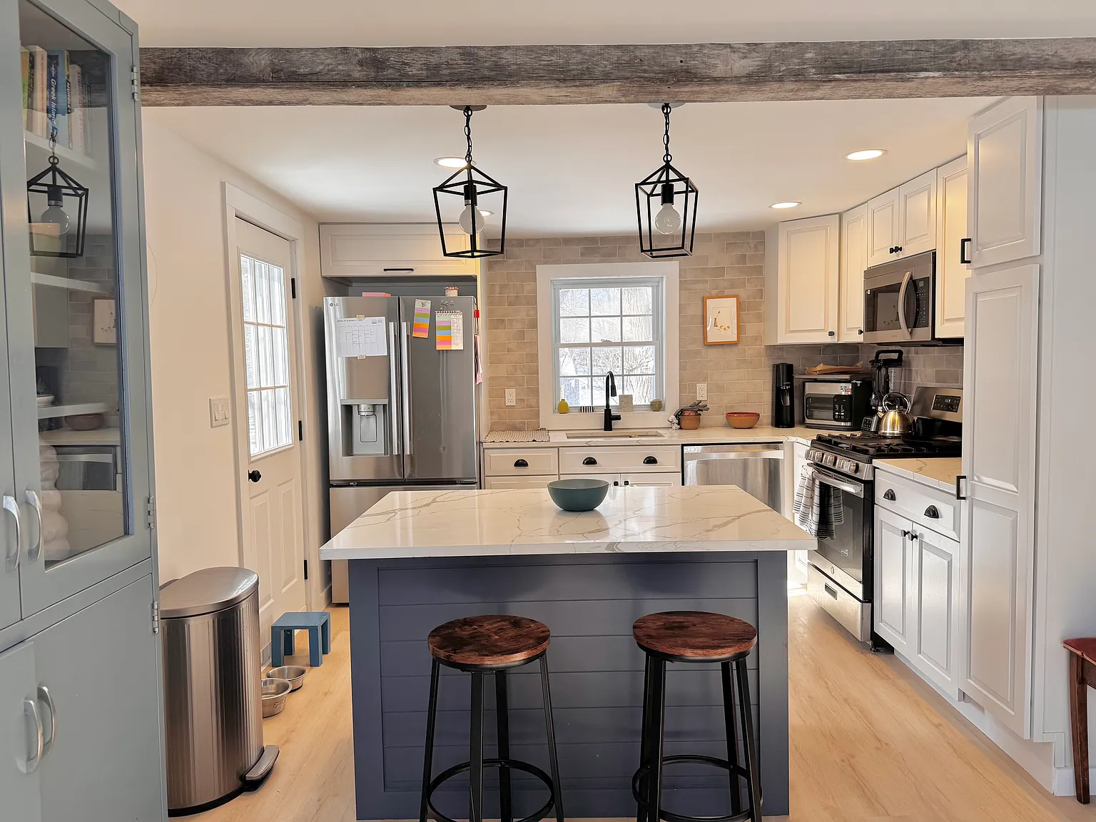 3 bed, 1350 sqft, $3,700 — Photo 3