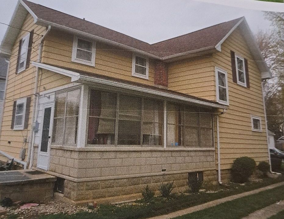 2nd image of 215 Main St