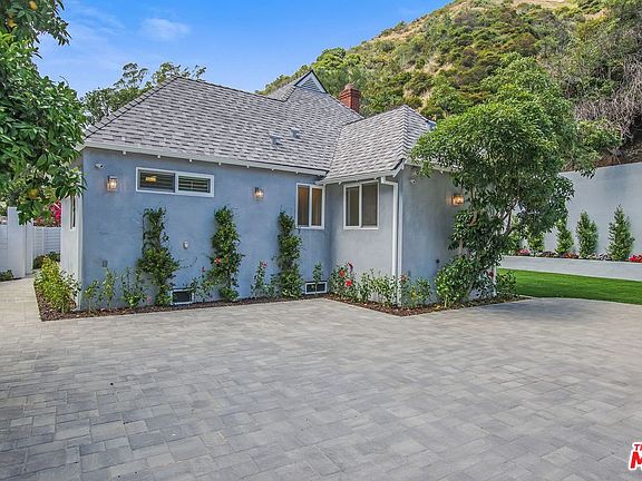2nd image of 928 N Beverly Glen Blvd