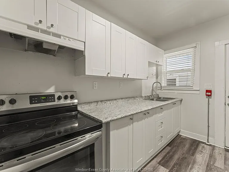 890 Howard Ave — Photo 12