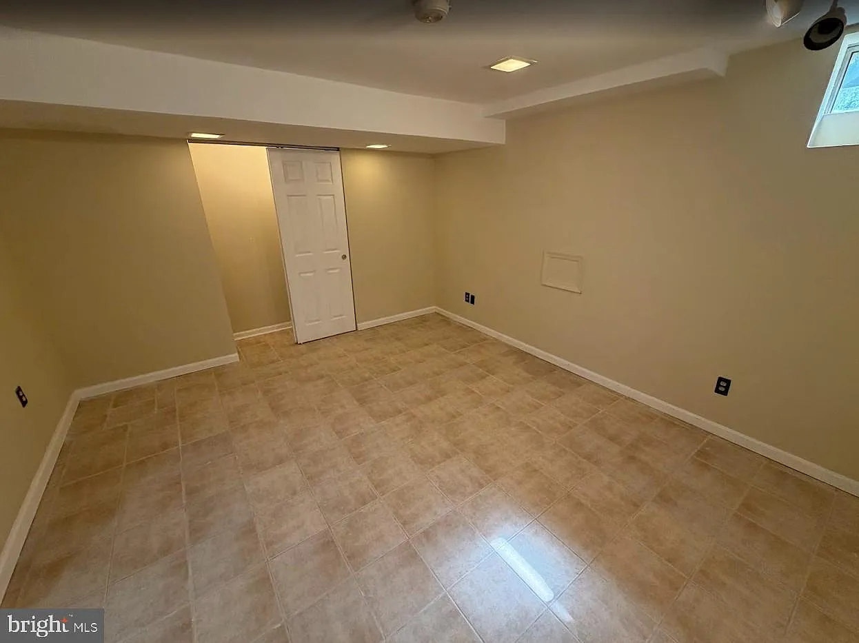1 bed, 1016 sqft, $2,200 — Photo 3