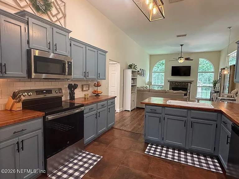 1484 Wild Iris Ln — Photo 8