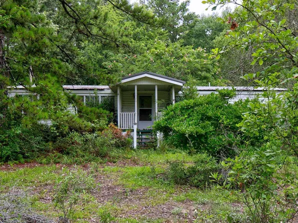 1326 Colie Branham Rd, Lugoff, SC 29078