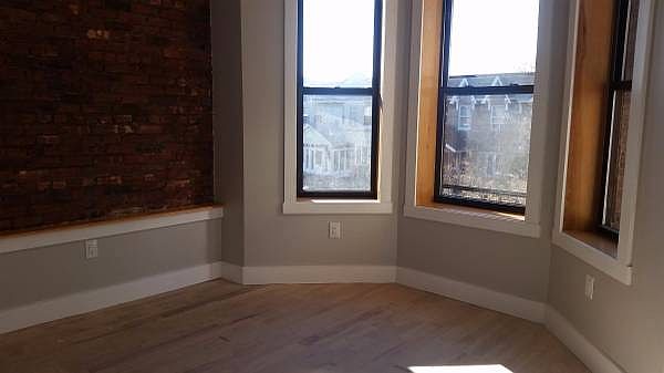 2nd image of 1119 E 15th St