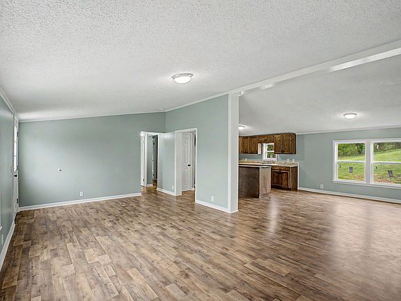 4th image of 1090 Scott Rd