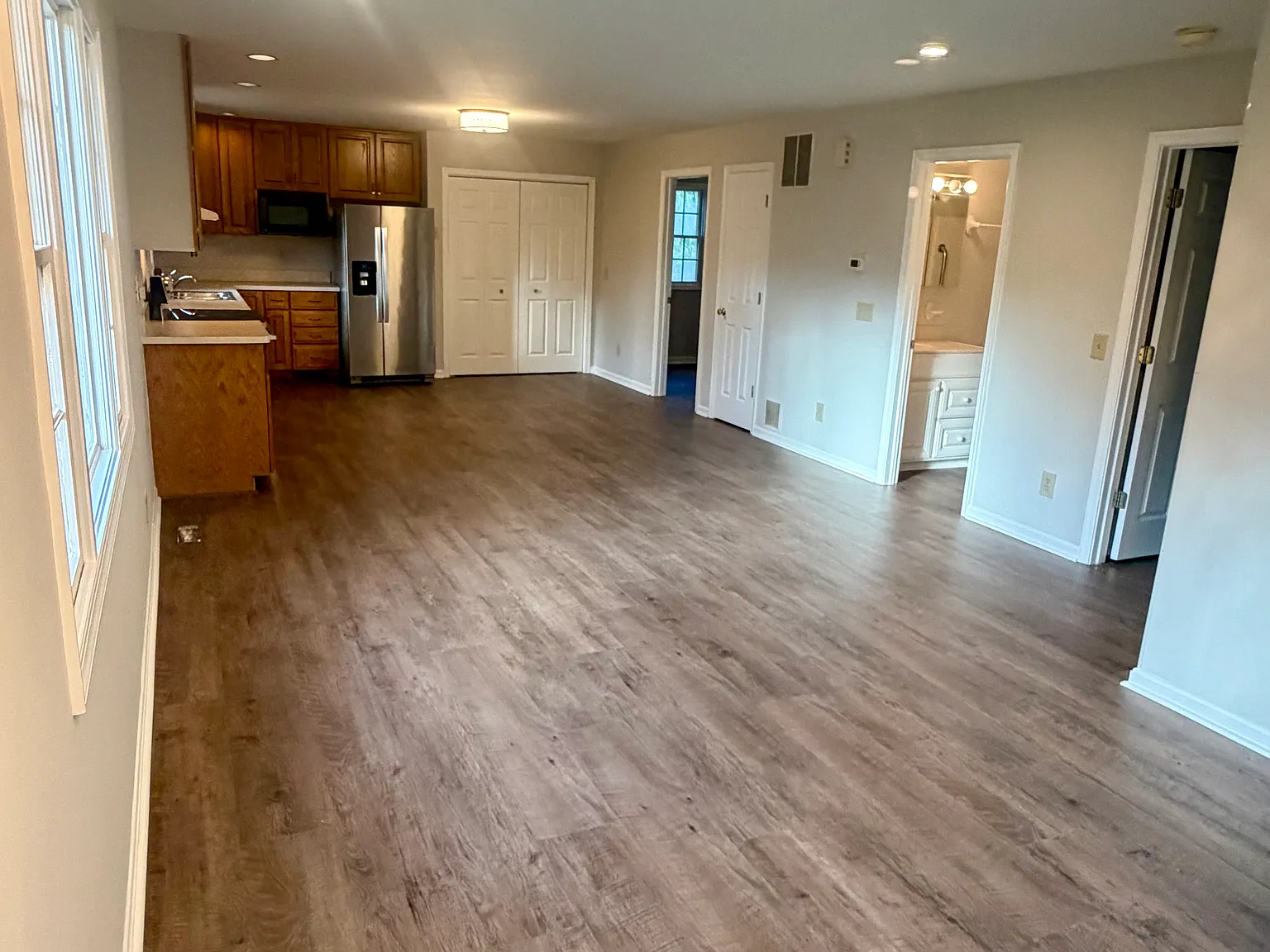 2 bed, 985 sqft, $2,100 — Photo 3