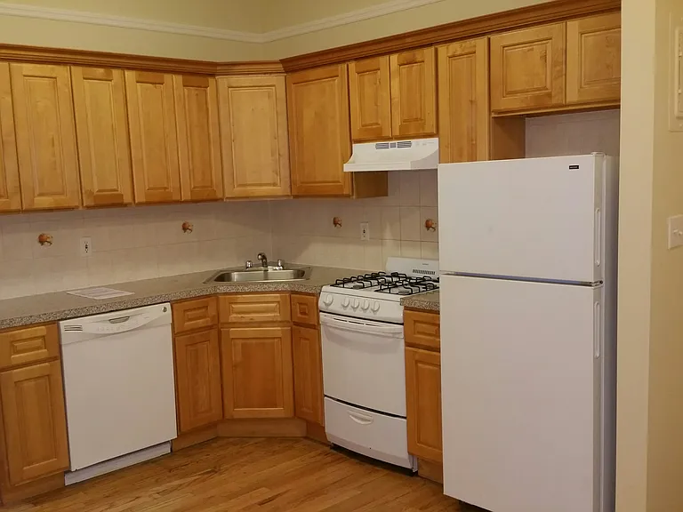 1463 E 3rd St #6 — Photo 1