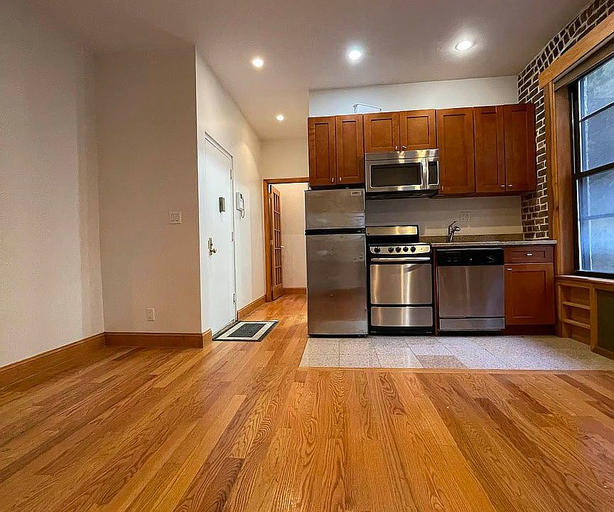 1st image of 324 E 52nd St APT 2D