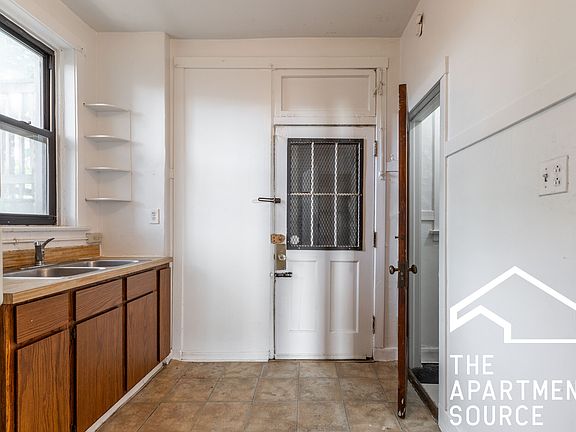 2nd image of 2424 N Sawyer Ave #2N