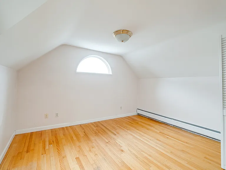 1235 Shore Rd — Photo 9