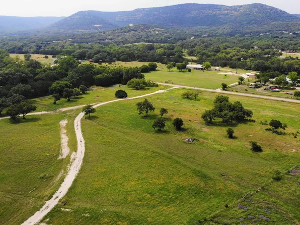 1149 Walter White Ranch Rd, Leakey, TX 78873