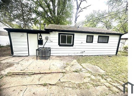 4th image of 10132 Duke Dr