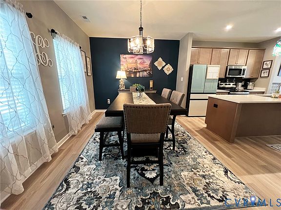 4th image of 223 Whiteside Rd