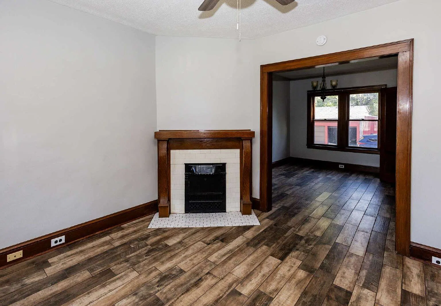 2 bed, 1.0 bath, 975 sqft, $1,039 — Photo 2