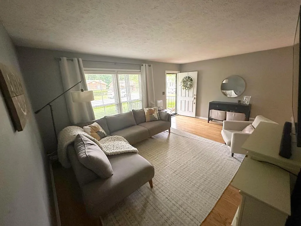 1005 Fenley Ave — Photo 4