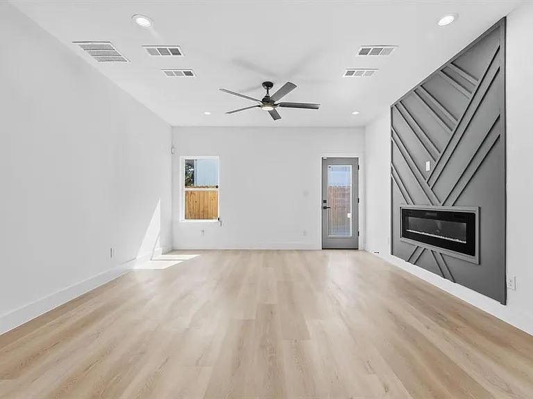 2532 Lowery St — Photo 10