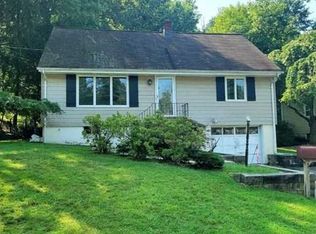 61 Brookside Ter, Verona, NJ 07044