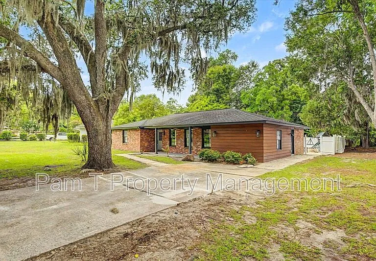 1332 Grace Dr — Photo 2