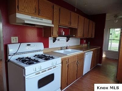 2nd image of 903 N Mulberry St