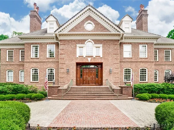 5048 Oak Manor Ct, Dayton, OH 45429