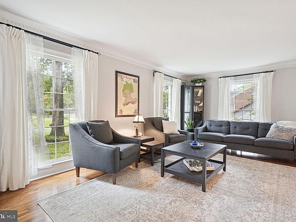 4th image of 9437 Tobin Cir