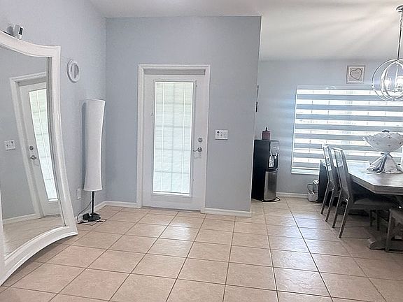 5th image of 2117 NE 15th Ln