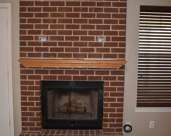 837 Lakeview Dr — Photo 3