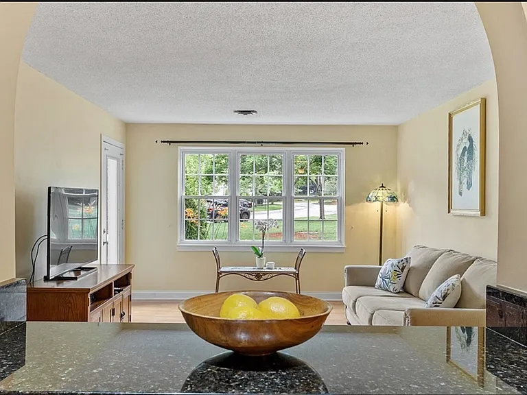 650 Brookside Dr #D — Photo 7