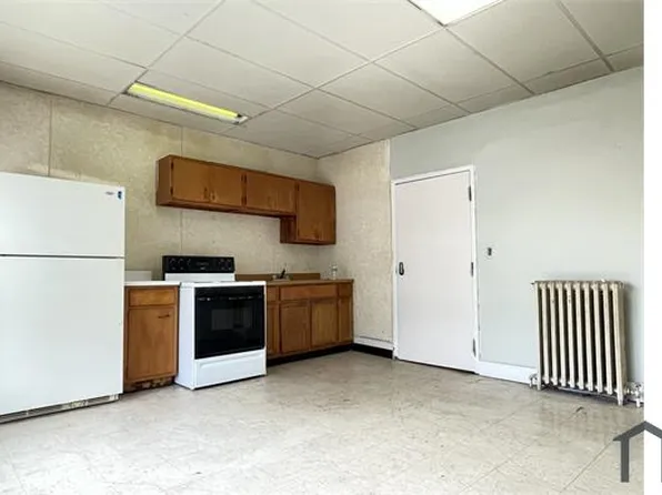 4370 Warner Rd, Cleveland, OH 44105