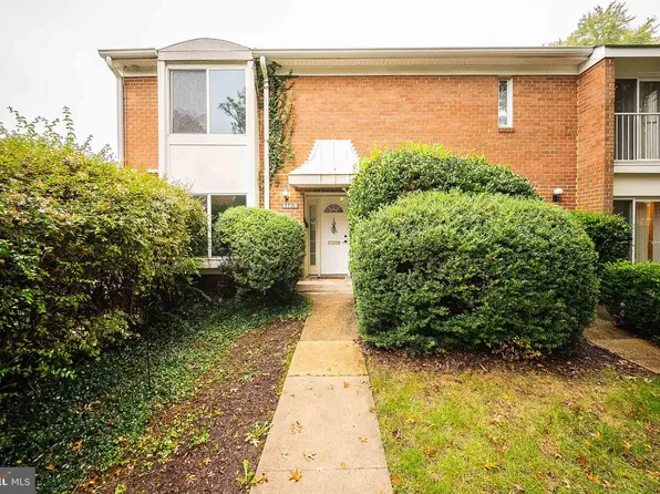 3722 Persimmon Cir, Fairfax, VA 22031