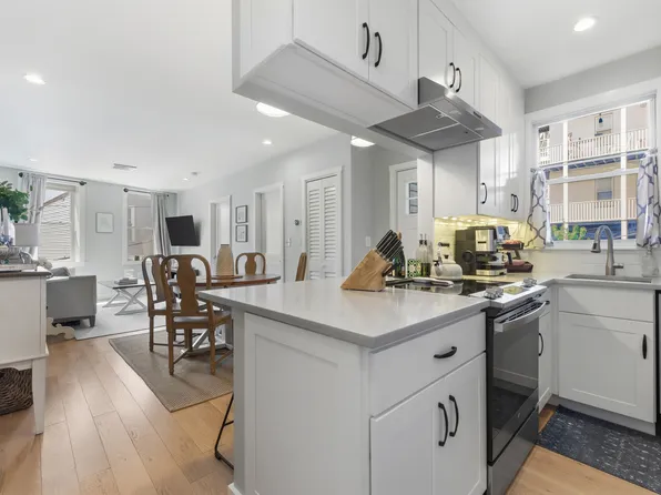 270 Bunker Hill St APT 2, Charlestown, MA 02129