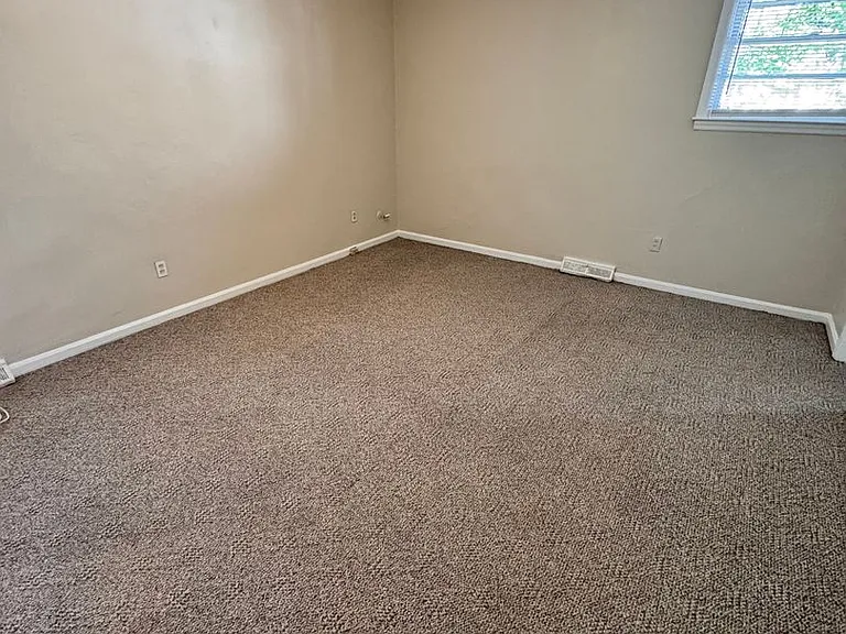 931 Ashley Ave — Photo 22