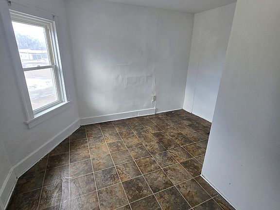 4th image of 3009 Merriam St APT 3