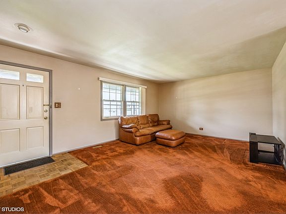 3rd image of 830 Silver Rock Ln
