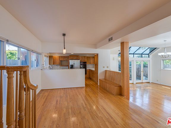 3rd image of 1004 Pier Ave Unit A