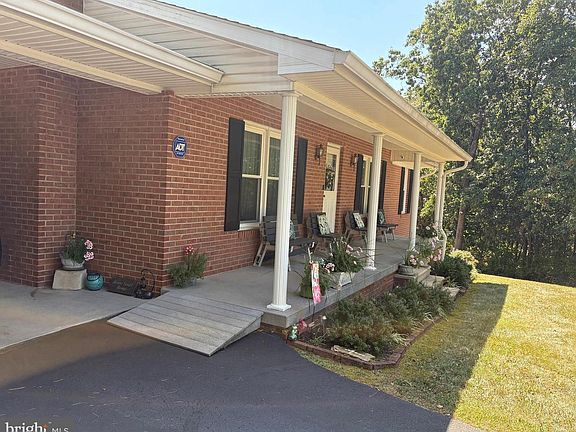 5th image of 201 Woodridge Ln