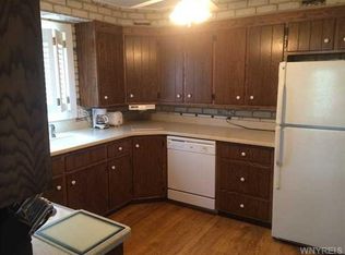 116 Grasmere Rd, Lockport, NY 14094