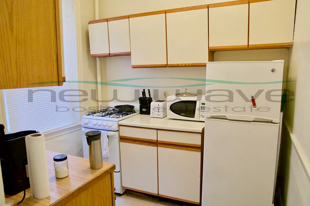 32 Queensberry St — Photo 3