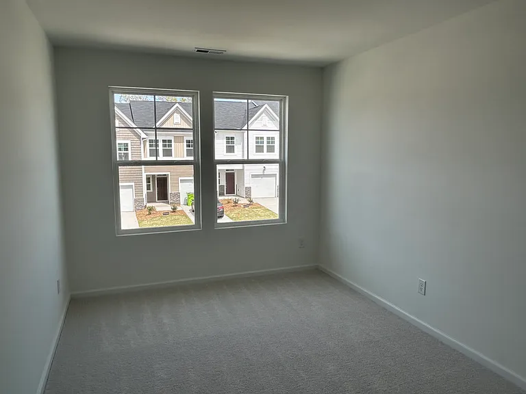981 Pilot St — Photo 4