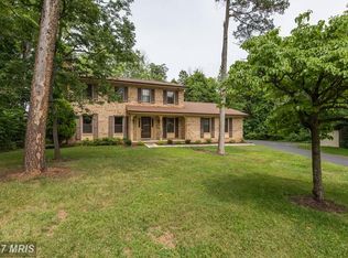 1122 Devon St, Herndon, VA 20170